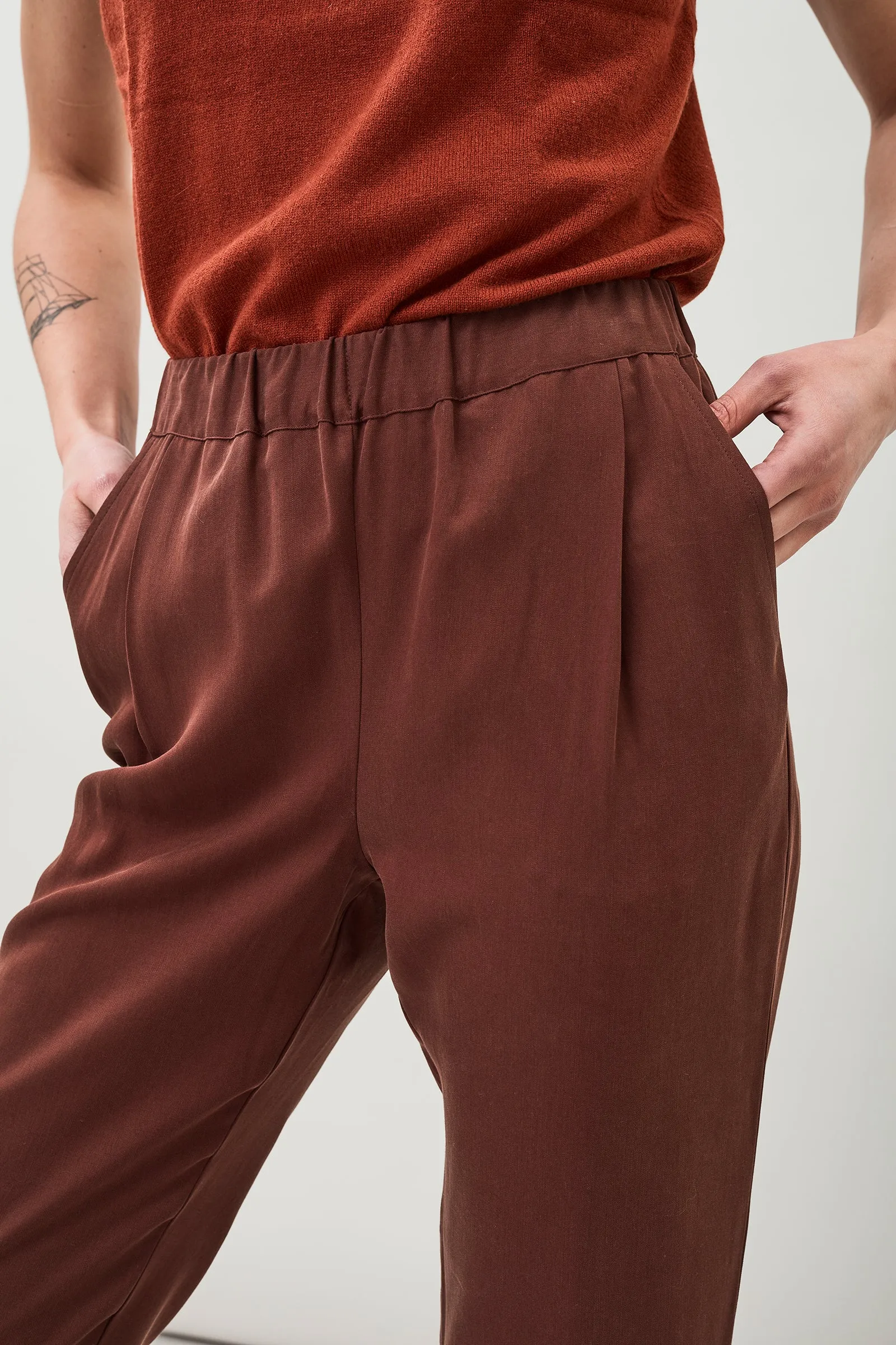 Jira Elastic Waist Tencel Pants (Hickory Brown) - Maska